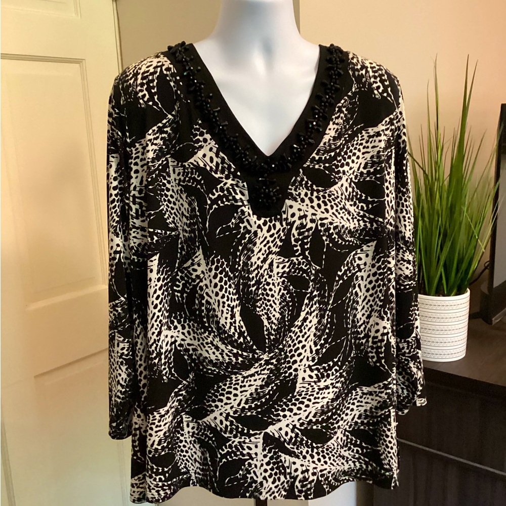 George Woman blouse, long sleeve, blk/white print with black beading. 4X (26/28)